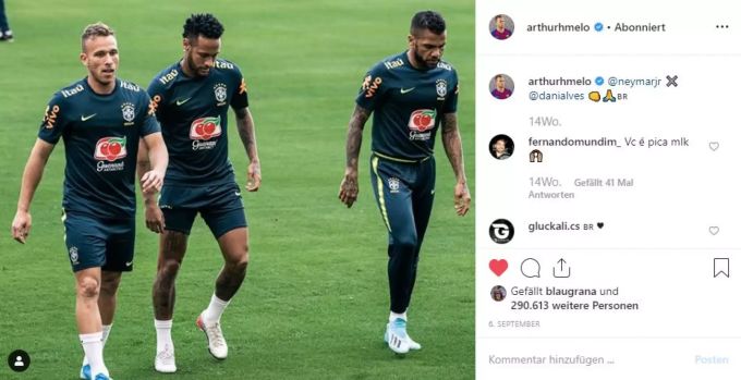 Neymar (m.) und Arthur (l.) spielen in Brasiliens Nationalmannschaft zusammen. Auch neben dem Platz sind sie gut befreundet. Neymar Arthur
