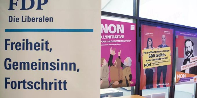 Die FDP hat mit ihrer Klage gegen ein Wahlkampfsujet des Egerkinger Komitees vorerst Erfolg gehabt. (Symbolbild) FDP Plakat