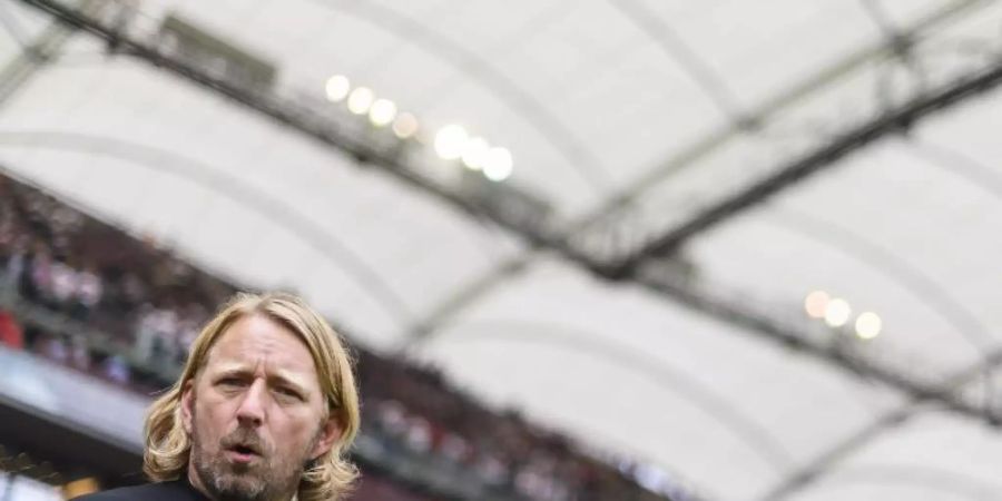 «Man kann dem HSV zum ersten Aufstiegsplatz gratulieren», sagt VfB-Sportdirektor Sven Mislintat. Foto: Edith Geuppert/dpa
