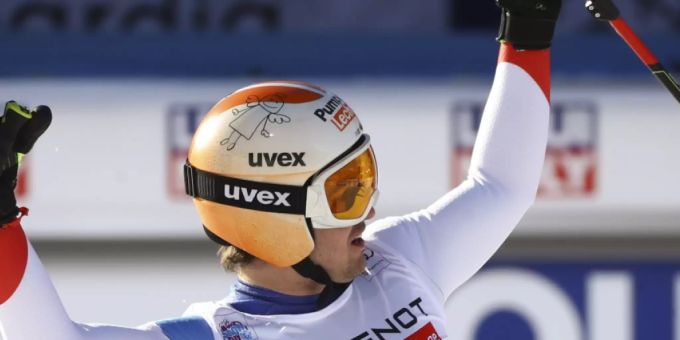 Urs Kryenbühl staunt im Ziel nicht schlecht über die zwei auf der Anzeigetafel in Val-d'Isère. Val-d'Isère