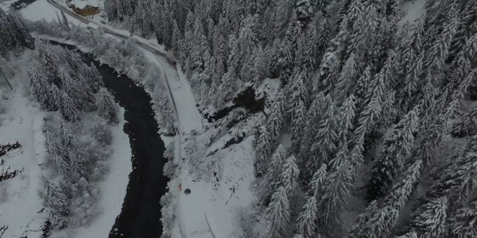Nach einem Bergsturz in Ardez muss eine Strasse gesperrt werden. Ardez Bergsturz