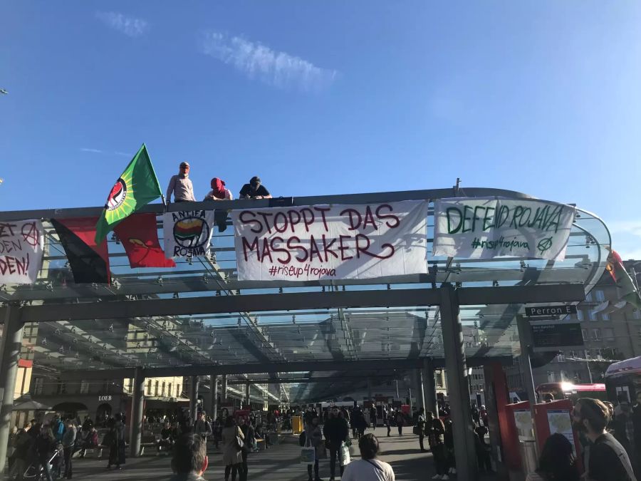 Der Protest beim Baldachin in der Galerie.