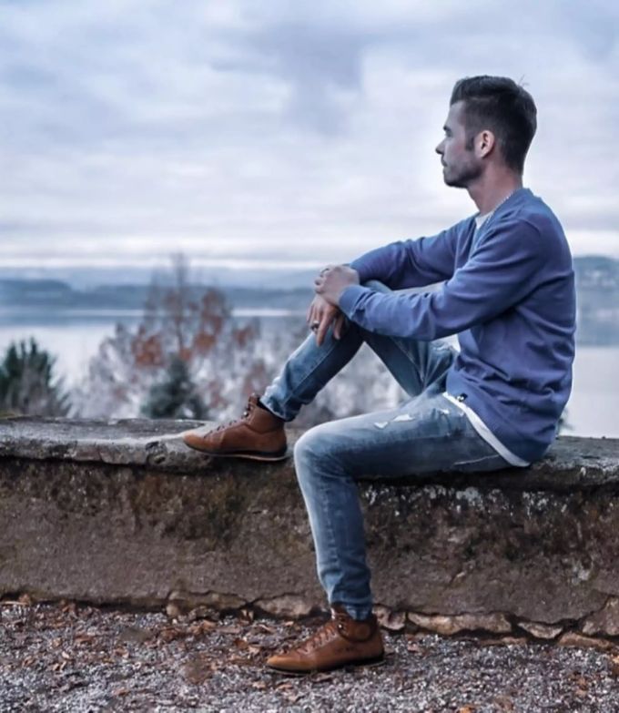 Der Berner Influencer Steve bei einem Photoshooting am Murtensee. Influencer Steve