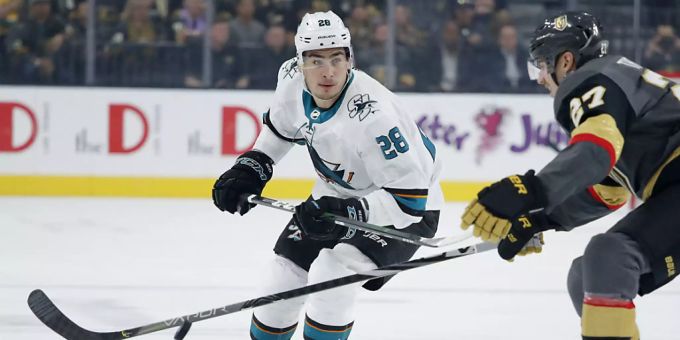 San Joses Timo Meier (links) im Spiel gegen die Vegas Golden Knights Timo Meier