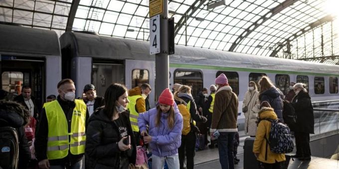 Kriegsflüchtlinge aus der Ukraine kommen am Berliner Hauptbahnhof an. Foto: Fabian Sommer/dpa urkaine krieg
