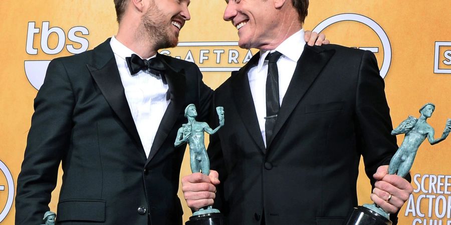 Bryan Cranston (r) und Aaron Paul bei der Verleihung der Screen Actors Guild Awards 2014.