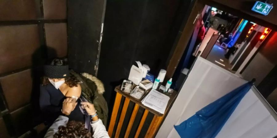 Impfung in Berliner Club