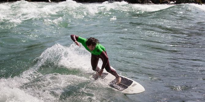 Riversurfing