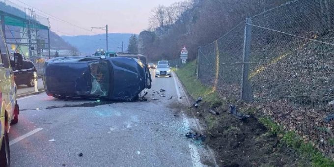 Oensingen SO - Autolenkerin bei Selbstunfall verletzt