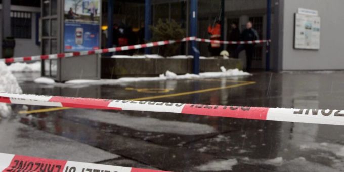 2021 registrierte die Polizei in der Schweiz 85 Einbrüche pro Tag: Absperrband vor der Post in Oensingen. (Archivbild) straftaten schweiz