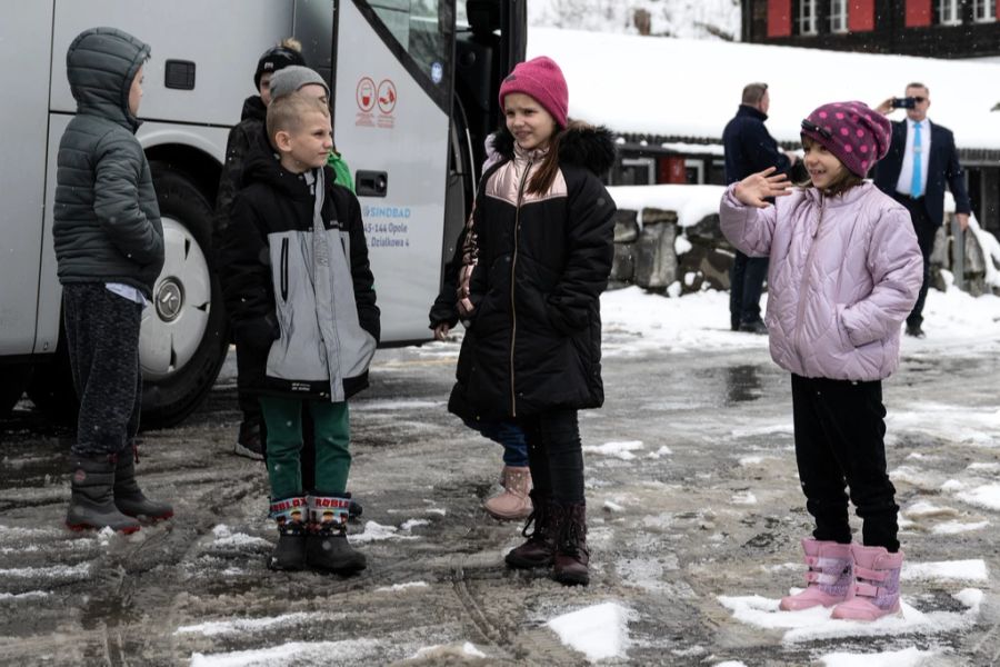 Kinder, die aus dem Ukraine-Krieg flohen, können von der Schweiz aus die ukrainische Schule online besuchen.