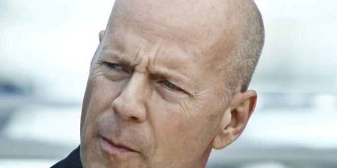 Bruce Willis wird nicht mehr vor der Kamera stehen. Bruce Willis wird nicht mehr vor der Kamera stehen.
