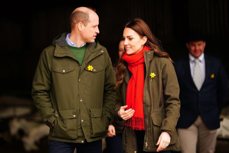 Kate Middleton und Gatte Prinz William bei ihrem Besuch auf einer Ziegenfarm.