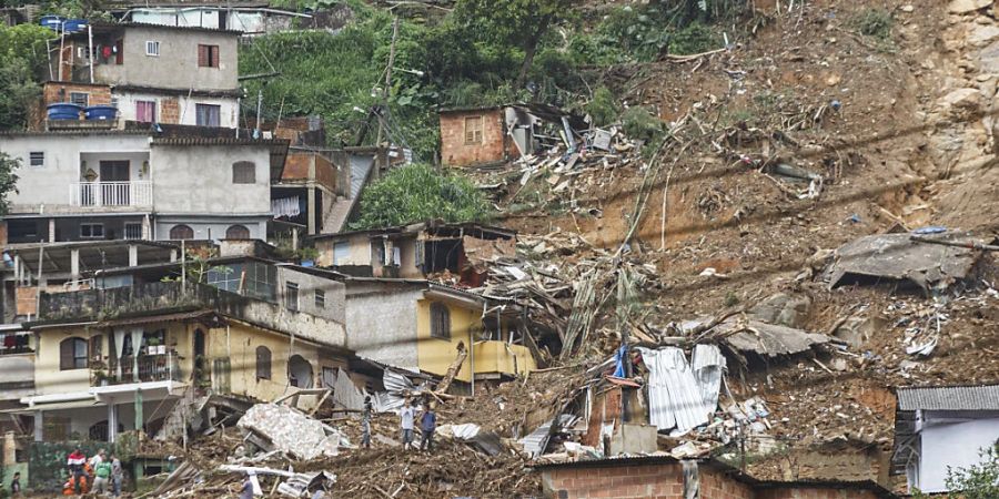 Häuser in Rio de Janeiro sind nach einem Erdrutschvöllig zerstört. Foto: Erica Martin/TheNEWS2 via ZUMA Press Wire/dpa
