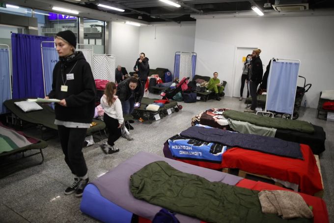 Ukrainische Flüchtlinge in einem provisorischen Lager in Polen. Ukraine Konflikt
