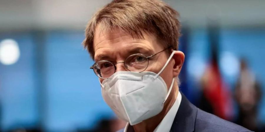 Gesundheitsminister Karl Lauterbach befürwortet die Impfpflicht auch für den Kampf gegen Omikron. Foto: Hannibal Hanschke/Reuters/Pool/dpa