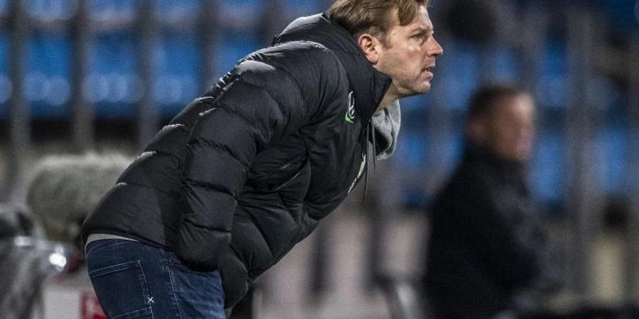 Konnte Wolfsburg nur kurzzeitig in die Erfolgsspur bringen: VfL-Coach Florian Kohfeldt. Foto: David Inderlied/dpa