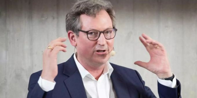 Die Antrittslesung von Eckart von Hirschhausen kann man auch online verfolgen. Foto: Friso Gentsch/dpa Die Antrittslesung von Eckart von Hirschhausen kann man auch online verfolgen. Foto: Friso Gentsch/dpa