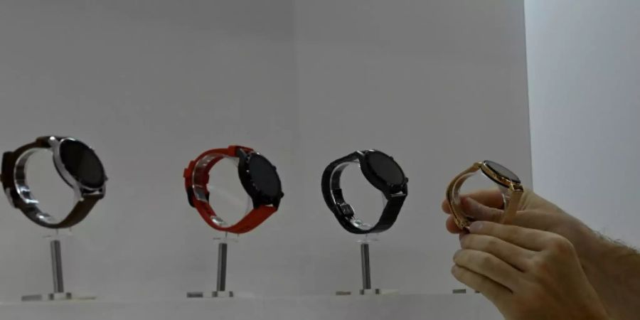 Smartwatches auf einer Messe