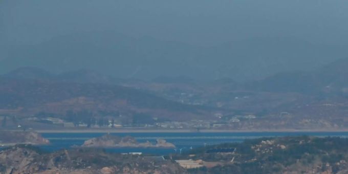 Blick auf Nordkorea von der südkoreanischen Insel Yeonpyeong. nordkorea