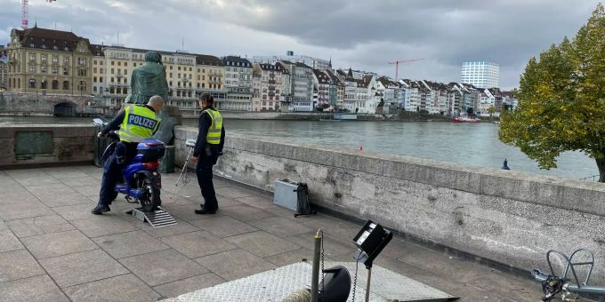 Basel - Drei von 15 kontrollierten Trendfahrzeugen fielen durch