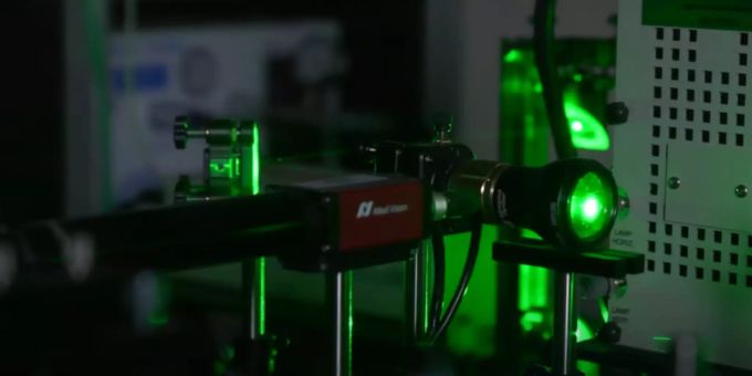 Forschende der Rochester University haben einen Supraleiter bei Raumtemperatur entwickelt. Supraleiter Raumtemperatur