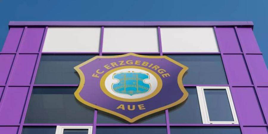 Nach zwei Corona-Fällen mussten sich alle Spieler und Betreuer des FC Erzgebirge Aue in häusliche Quarantäne begeben. Foto: Robert Michael/dpa-Zentralbild/dpa