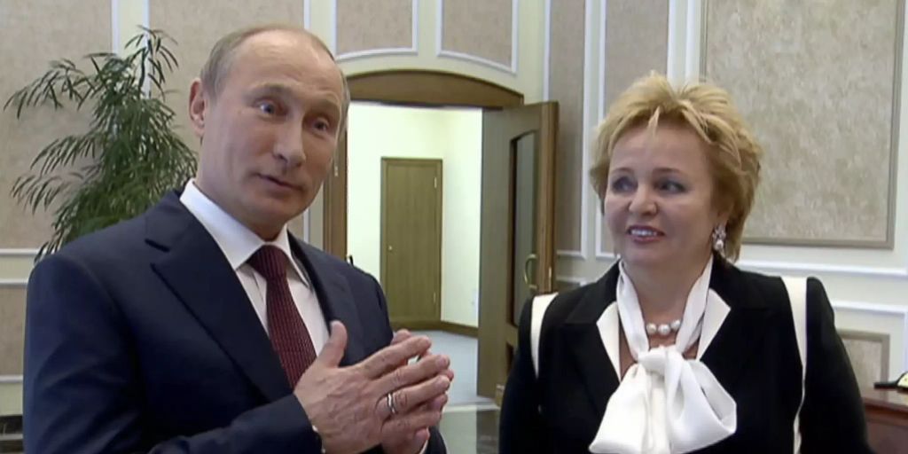 Wladimir Putin Seine Freundin Ist Nach Zwillingsgeburt Verschwunden