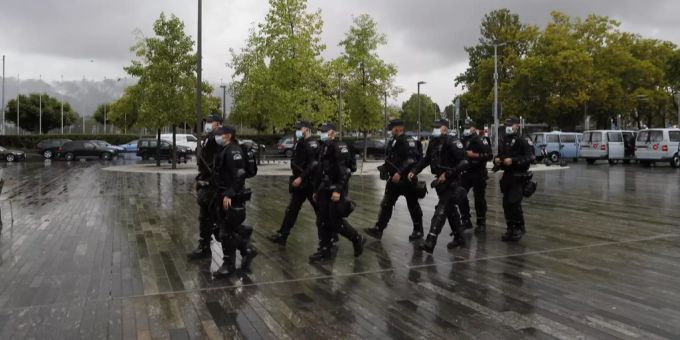 Vier Festnahmen - Zürcher Polizei stoppt verbotene Anti-Corona-Demo