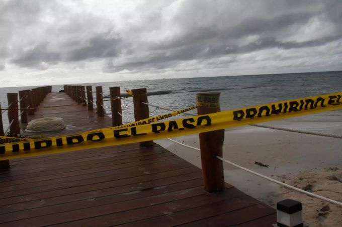 Ein Dock in Playa Del Carmen ist abgesperrt, bevor der Hurrikan «Delta» eintrifft. Hurrikan «Delta»