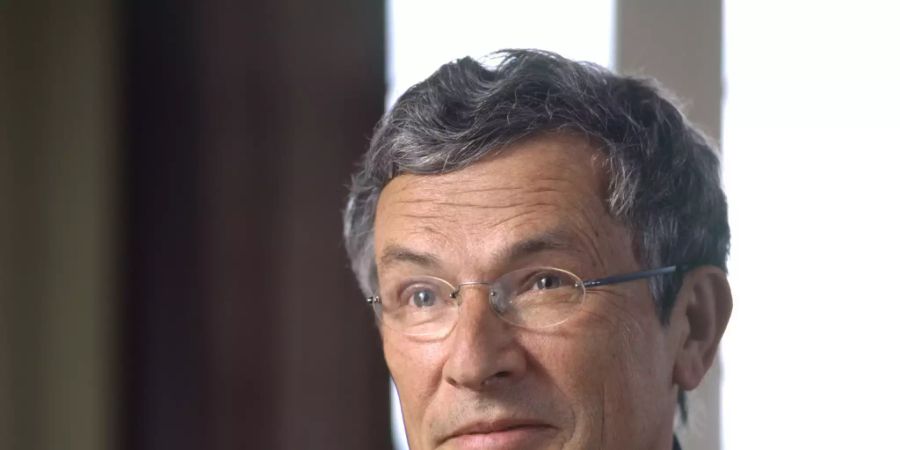 Der Schweizer Autor Charles Lewinsky erfindet in seinem neuen Roman «Der Halbbart» einen höchst zweifelhaften Geschichtenerzähler und stellt damit Geschichte auf den Prüfstand - auch schweizerische. (Archivbild)