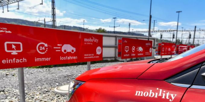 Mobility verabschiedet sich bis 2030 vom Benzinmotor: ein Auto des Carsharing-Anbieters wartet auf Kunden (Archivbild). mobility
