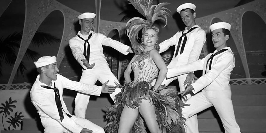 ARCHIV - Schauspielerin Rhonda Fleming als Sängerin und Tänzerin in Las Vegas. Foto: David Smith/AP/dpa