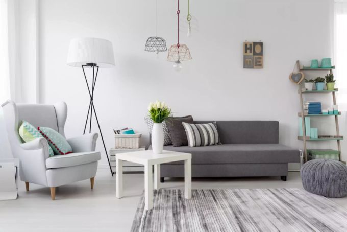 Klare minimalistische Linien zaubern ein schönes Wohzimmer. minimalistisch