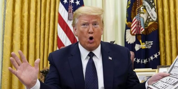 US-Präsident Trump wirft Online-Netzwerken wie Twitter Zensur vor und will die Plattformen mit einer neuen Verordnung stärker reglementieren. Auslöser für Trumps Vorstoss ist eine Auseinandersetzung mit Twitter. Foto: Evan Vucci/AP/dpa US-Präsident Trump wirft Online-Netzwerken wie Twitter Zensur vor und will die Plattformen mit einer neuen Verordnung stärker reglementieren. Auslöser für Trumps Vorstoss ist eine Auseinandersetzung mit Twitter. Foto: Evan Vucci/AP/dpa