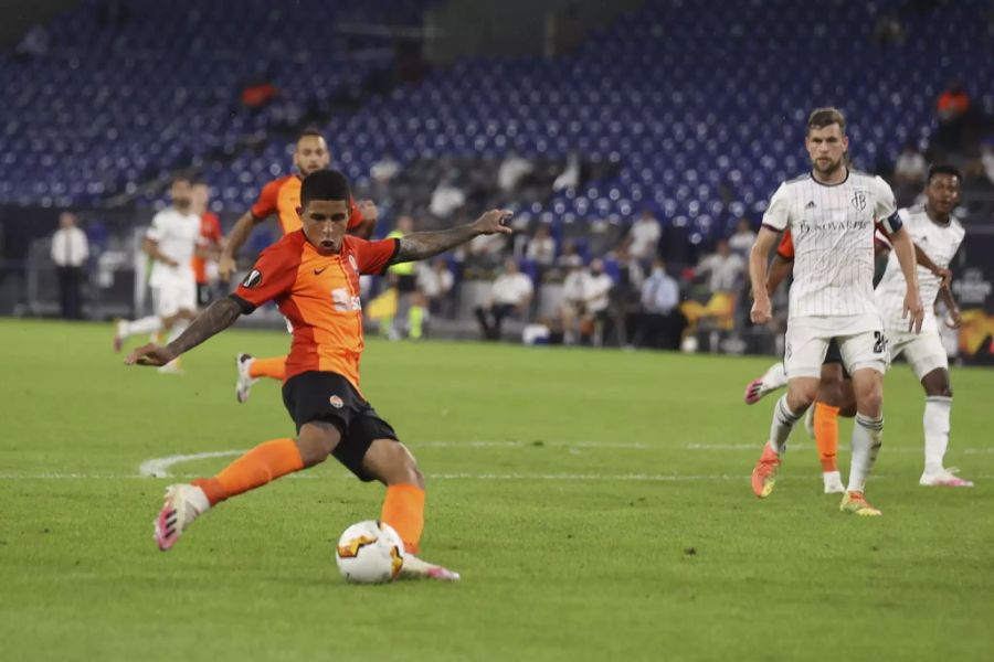 Der FC Basel scheidet im Viertelfinal der Europa League aus. Hier erzielt Shaktars Dodo das 4:0.