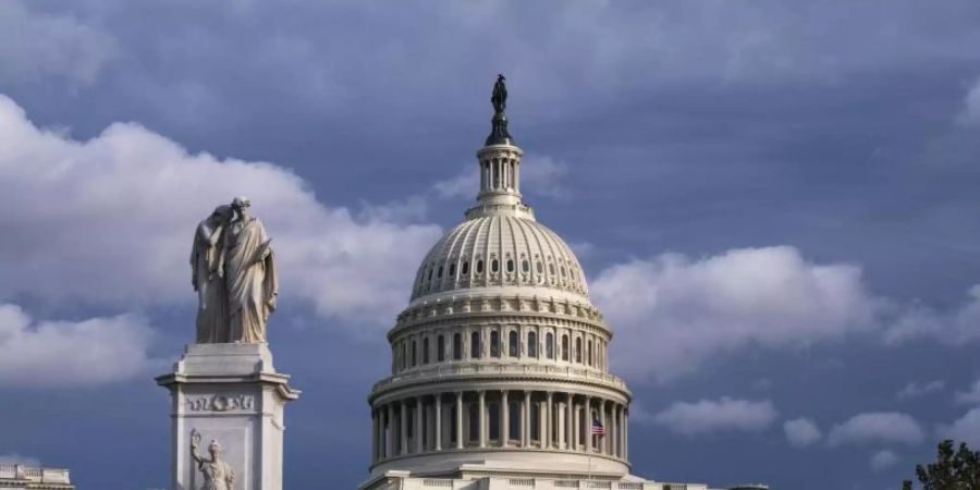 Das von Demokraten kontrollierte US-Repräsentantenhaus hat für die Abstimmung über das Gesetz zur Stäkung der Post seine Sommerpause unterbrochen (Archiv). Foto: J. Scott Applewhite/AP/dpa