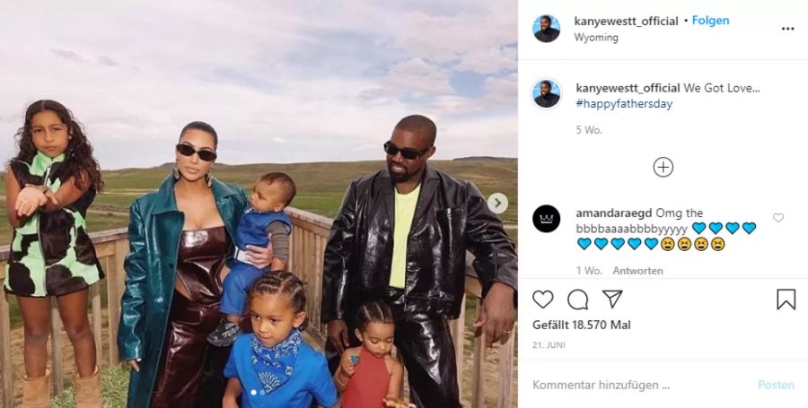 Kim Kardashian und Kanye West haben die vier gemeinsamen Kinder North (l.), Saint (vorne), Chicago (r.) und Psalm (auf Kims Arm).