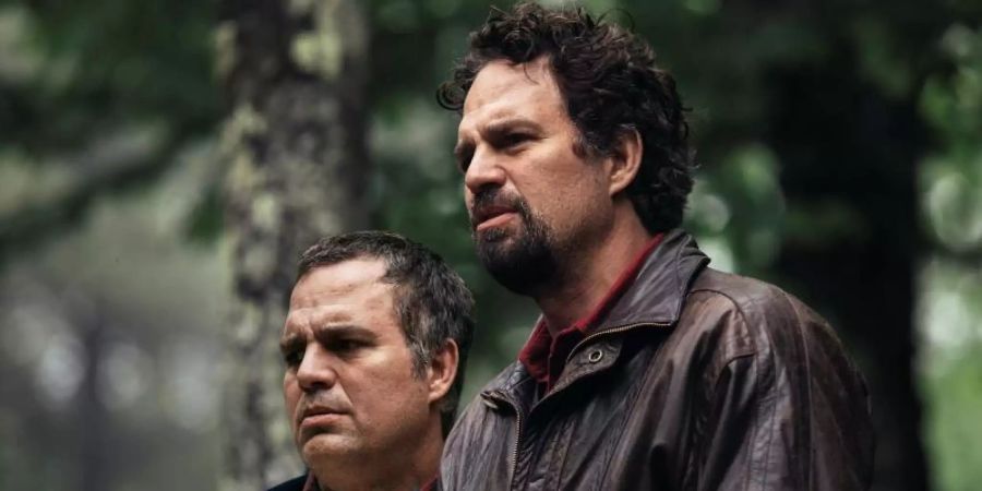 Mark Ruffalo (r) hat eine Doppelrolle in «I Know This Much Is True» übernommen. Foto: Home Box Office/HBO/Sky Deutschland/dpa