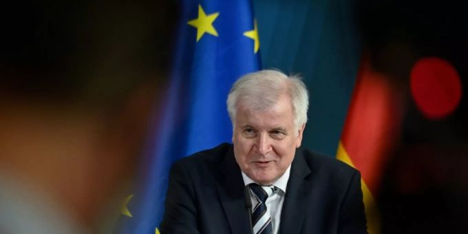 Seehofer verteidigt seinen Kurs im Kampf gegen Rechtsextremismus Seehofer verteidigt seinen Kurs im Kampf gegen Rechtsextremismus