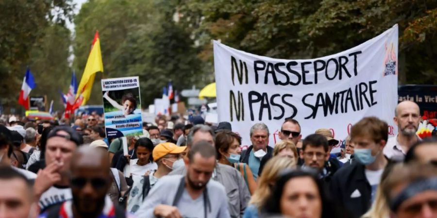 Protest in Paris gegen die Corona-Massnahmen