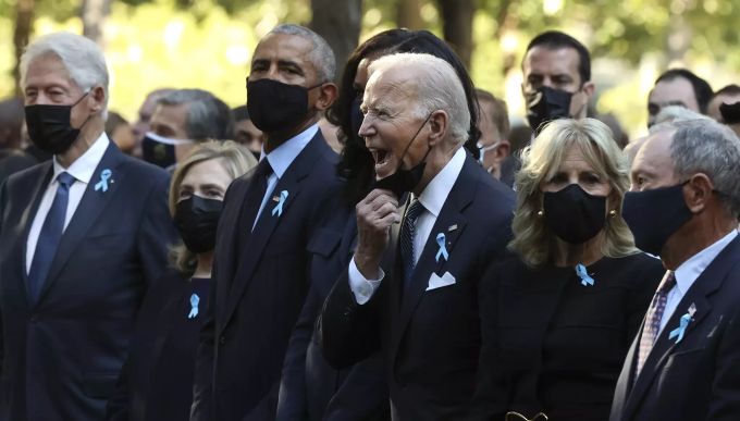 Diverse ranghohe und ehemalige Politiker nahmen an der Gedenkfeier teil. Sept 11 20th Anniversary