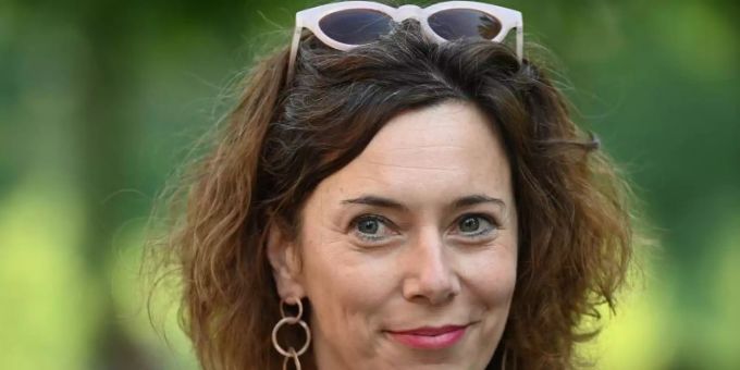 Eva Menasse: Der Roman «Dunkelblum» macht Täter und ihre Nachbarn sichtbar. Foto: Soeren Stache/dpa-Zentralbild/dpa Eva Menasse: Der Roman «Dunkelblum» macht Täter und ihre Nachbarn sichtbar. Foto: Soeren Stache/dpa-Zentralbild/dpa