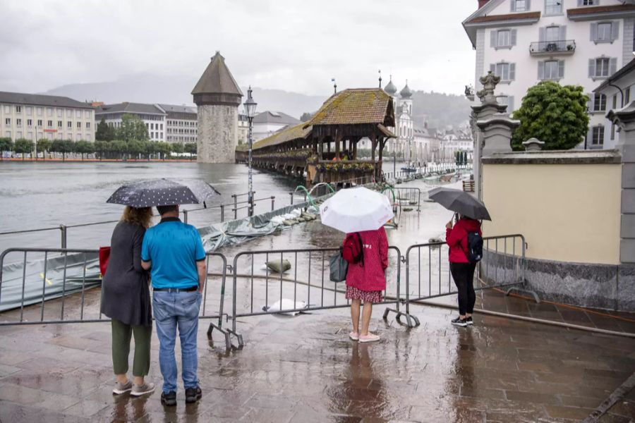 Und auch Luzern am Vierwaldstättersee bekam nasse Füsse.