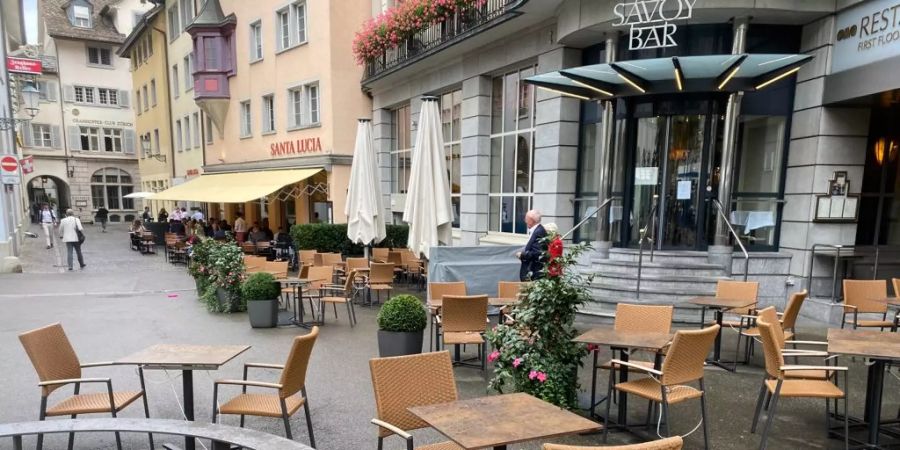 Viele Terrassen (wie hier die «Savoy Bar» in Zürich) blieben wegen Regenwetter leer.