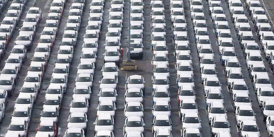 Stehen rum und werden nicht gekauft - hier Fahrzeuge des Volkswagen-Konzerns. (Archivbild)