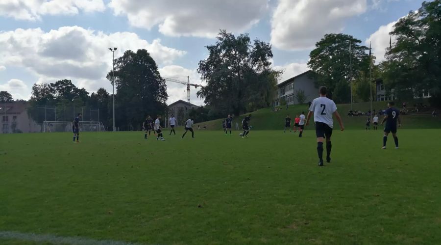 Szene aus dem 4. Liga Spiel SC Holligen 94 - Ostbärn FC.