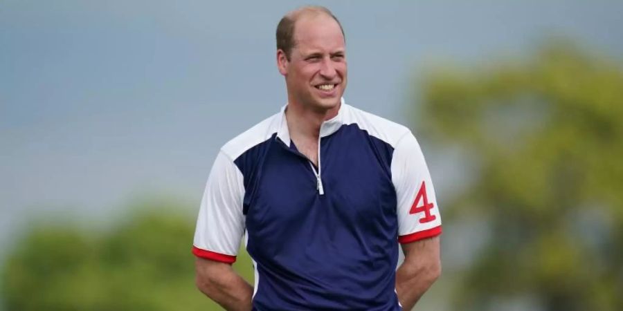 Der sportinteressierte britische Prinz William, weiss, welchem Team er im EM-Finale die Daumen drückt. Foto: Andrew Matthews/PA Wire/dpa