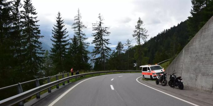 Der Verletzte wurde mit der Ambulanz ins Spital nach Davos gebracht. Kantonspolizei Graubünden