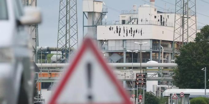 Im Leverkusener Chempark hatte es eine Explosion mit mehreren Toten gegeben. Foto: David Young/dpa Im Leverkusener Chempark hatte es eine Explosion mit mehreren Toten gegeben. Foto: David Young/dpa